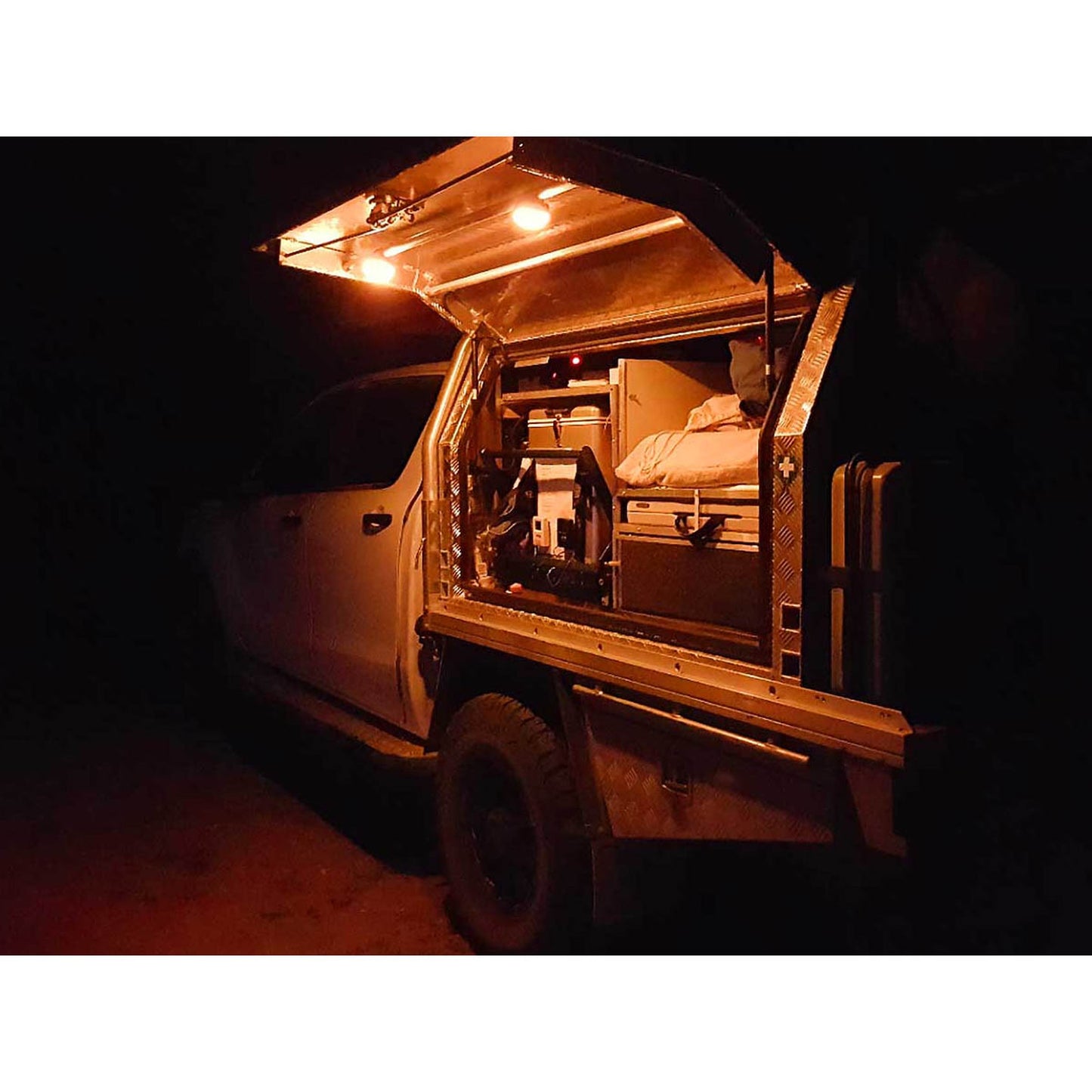 HardKorr U-Lite™ Dual Colour LED Lantern with Inbuilt Lithium Battery