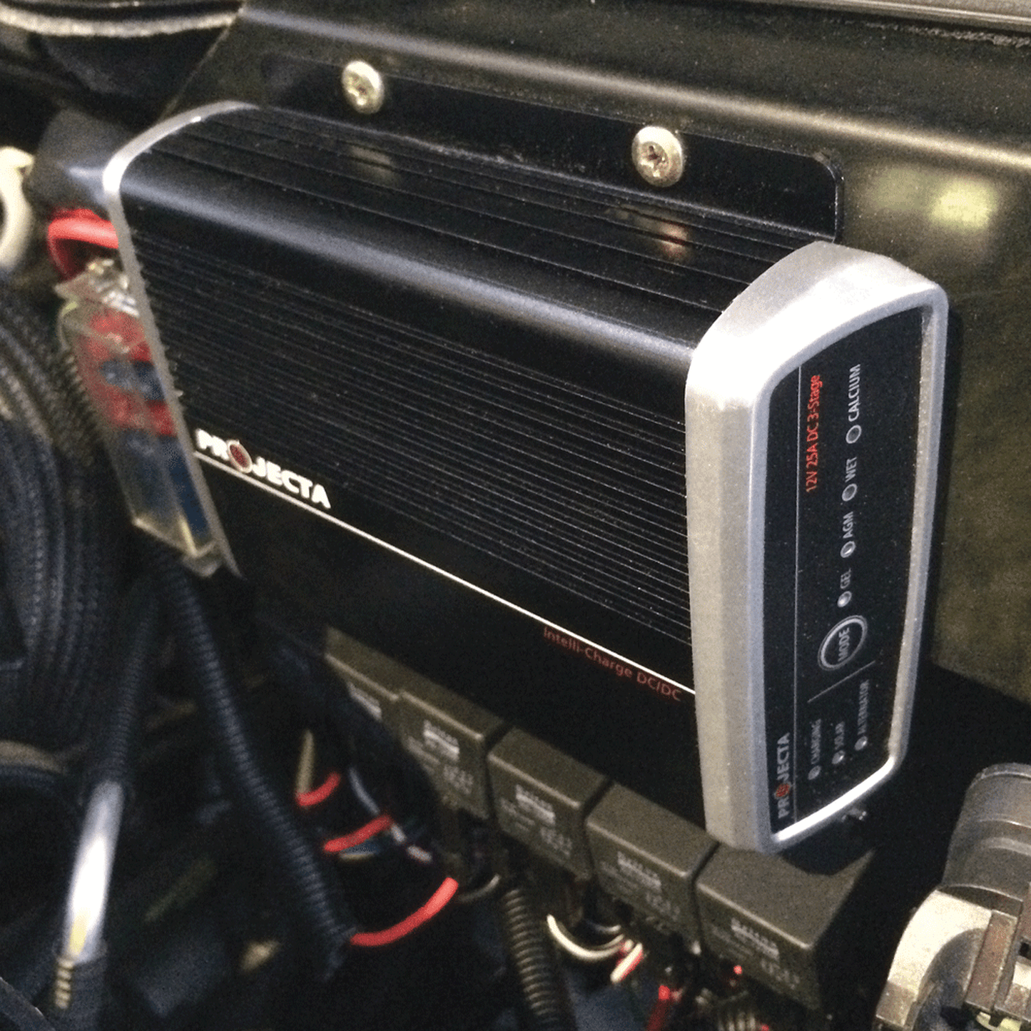 DCDC CHARGER IDC25L 5 Stage Lithium