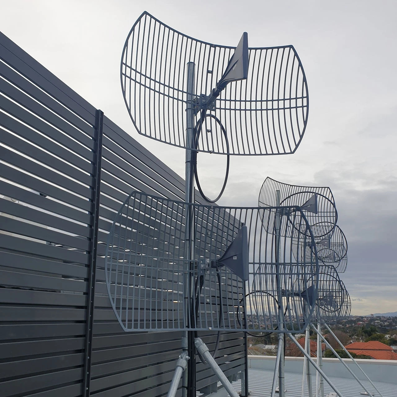 Powertec 4G-5G Ultraband Grid Antenna, 600 to 6500 MHz, N Female